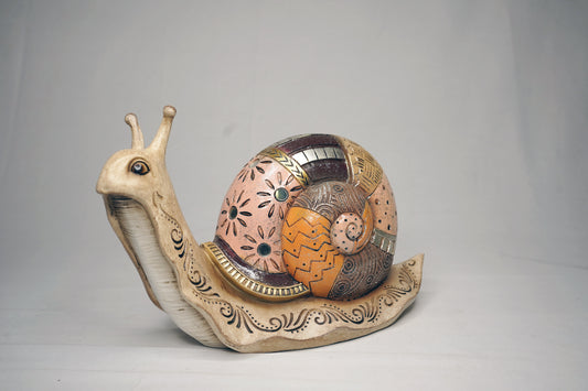 Serene Snail Table Décor